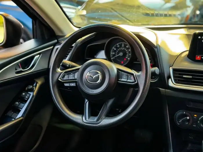 2018 Mazda 3 i SPORT — 9