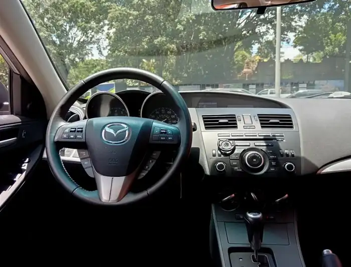 2012 Mazda 3i TOURING — 10