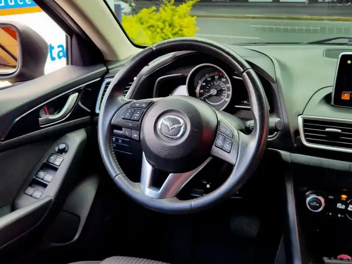 2016 Mazda 3i TOURING — 10
