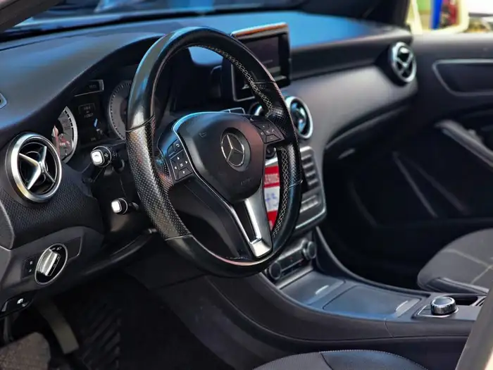 2015 Mercedes-Benz BENZ A200 DE AGENCIA — 7