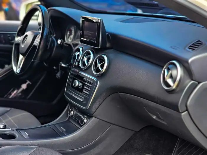 2015 Mercedes-Benz BENZ A200 DE AGENCIA — 9