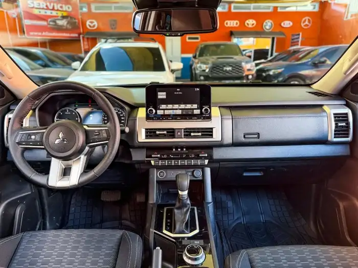 2026 Mitsubishi L200 GLS 4WD DE AGENCIA — 8