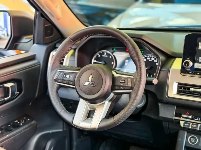 2026 Mitsubishi L200 GLS 4WD DE AGENCIA — 10
