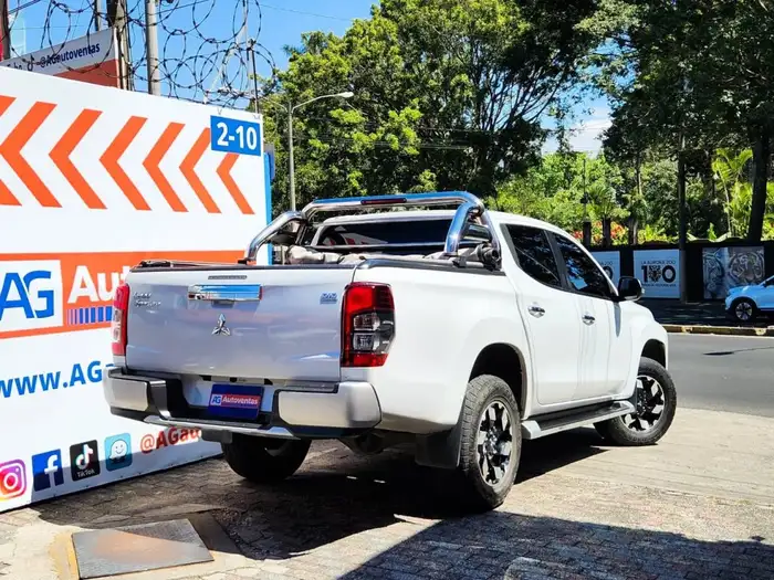 2022 Mitsubishi L200 GLS 4WD DE AGENCIA — 4