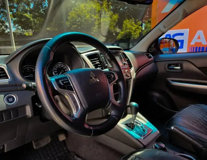 2022 Mitsubishi L200 GLS 4WD DE AGENCIA — 7