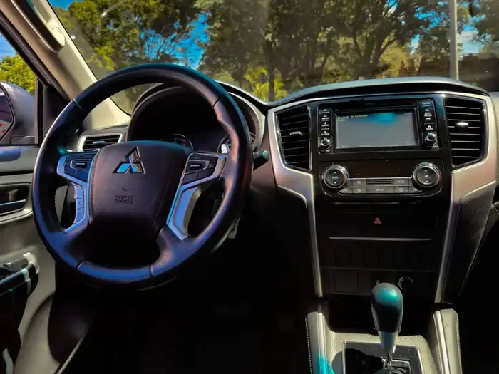 2022 Mitsubishi L200 GLS 4WD DE AGENCIA — 10