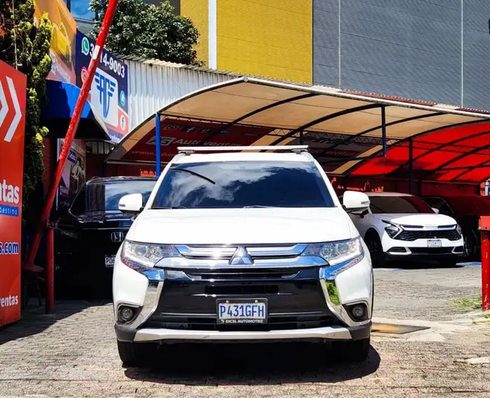 2017 Mitsubishi OUTLANDER DE AGENCIA — 2