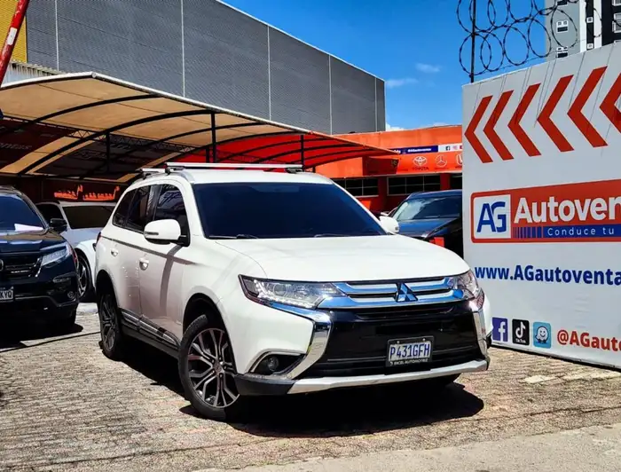 2017 Mitsubishi OUTLANDER DE AGENCIA — 3