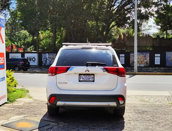 2017 Mitsubishi OUTLANDER DE AGENCIA — 5