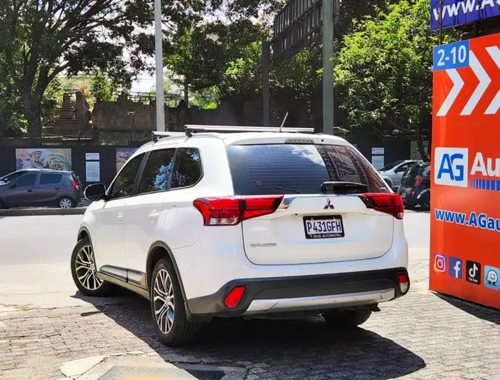 2017 Mitsubishi OUTLANDER DE AGENCIA — 6