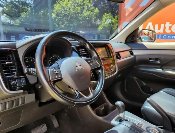 2017 Mitsubishi OUTLANDER DE AGENCIA — 7