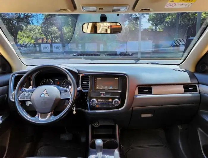 2017 Mitsubishi OUTLANDER DE AGENCIA — 8