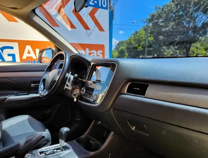 2017 Mitsubishi OUTLANDER DE AGENCIA — 9