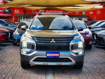 2024 Mitsubishi OUTLANDER DE AGENCIA