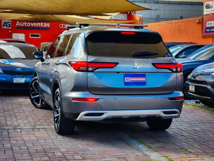 2024 Mitsubishi OUTLANDER DE AGENCIA — 4