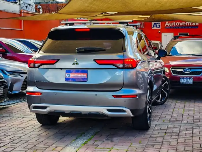 2024 Mitsubishi OUTLANDER DE AGENCIA — 6