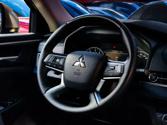 2024 Mitsubishi OUTLANDER DE AGENCIA — 10