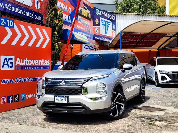 2024 Mitsubishi OUTLANDER DE AGENCIA — 11