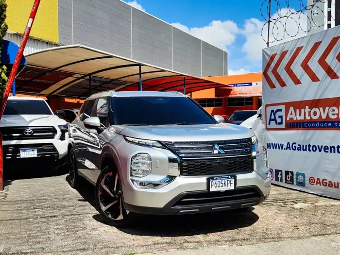 2024 Mitsubishi OUTLANDER DE AGENCIA — 3