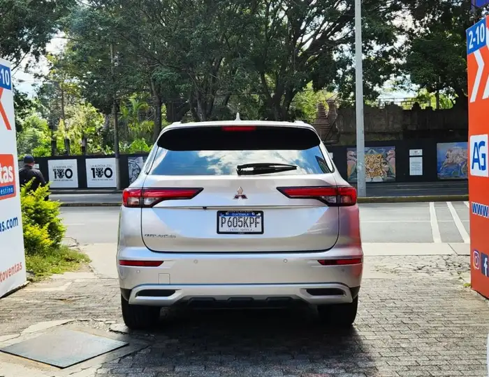 2024 Mitsubishi OUTLANDER DE AGENCIA — 5