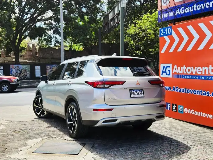 2024 Mitsubishi OUTLANDER DE AGENCIA — 6