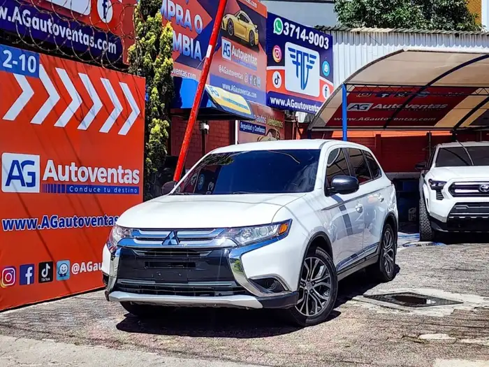 2016 Mitsubishi OUTLANDER SE AWD — 1