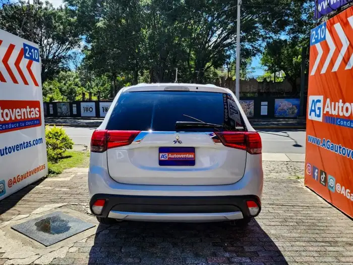 2016 Mitsubishi OUTLANDER SE AWD — 5