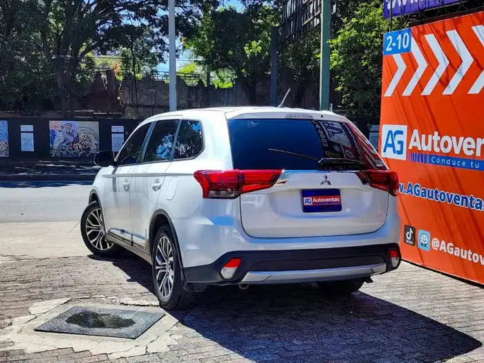 2016 Mitsubishi OUTLANDER SE AWD — 6