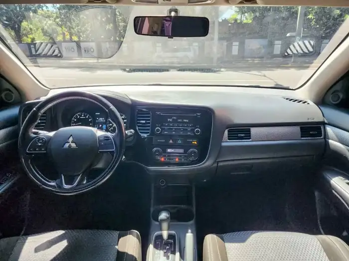 2016 Mitsubishi OUTLANDER SE AWD — 8
