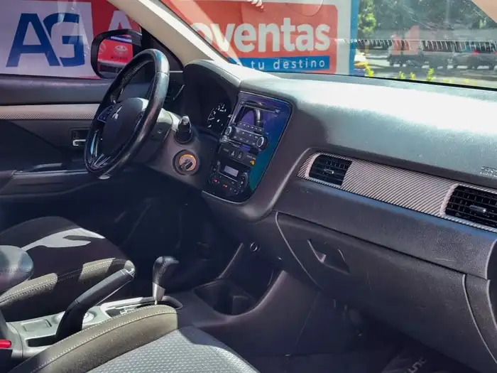 2016 Mitsubishi OUTLANDER SE AWD — 9