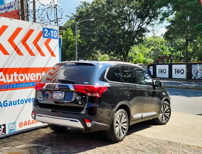 2020 Mitsubishi OUTLANDER SEL AWD — 4