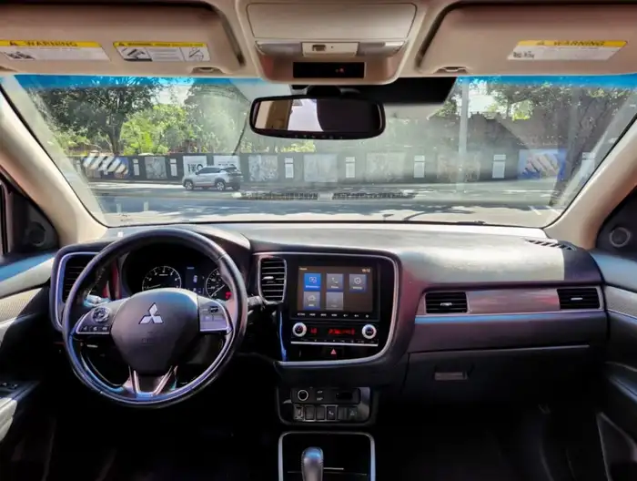 2020 Mitsubishi OUTLANDER SEL AWD — 8