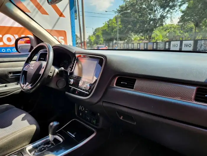 2020 Mitsubishi OUTLANDER SEL AWD — 9