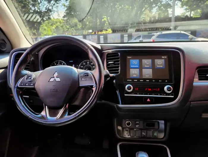 2020 Mitsubishi OUTLANDER SEL AWD — 10