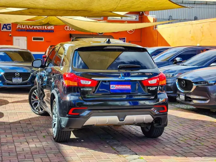 2018 Mitsubishi OUTLANDER SPORT 4x2 ES — 4
