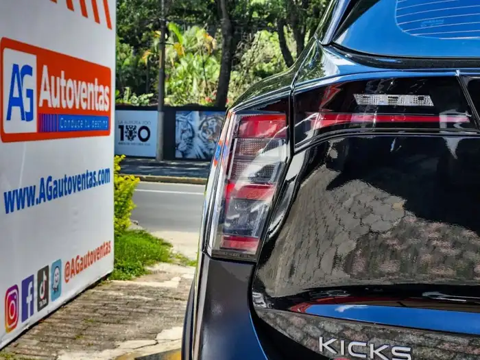 2025 Nissan KICKS S FWD — 10