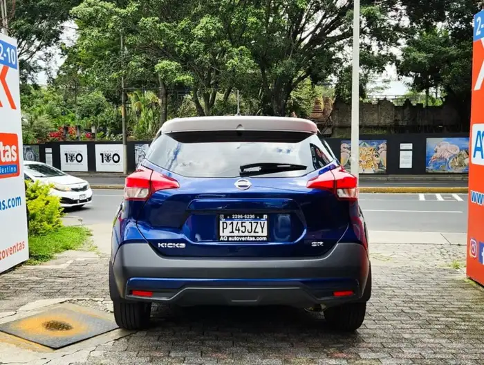 2018 Nissan KICKS SR — 5
