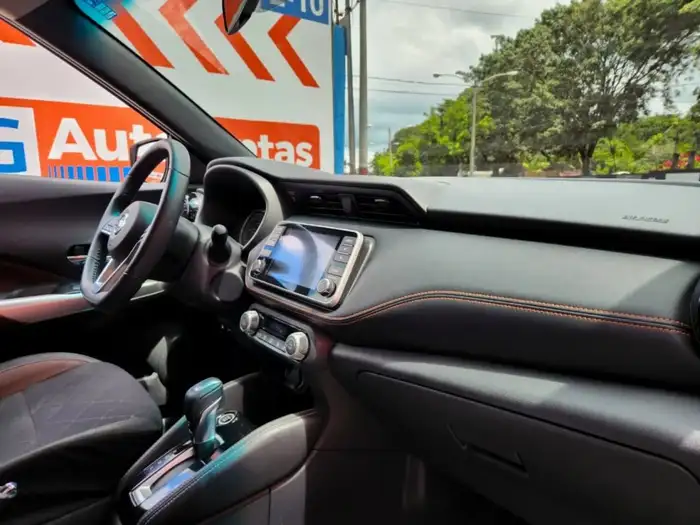 2018 Nissan KICKS SR — 9