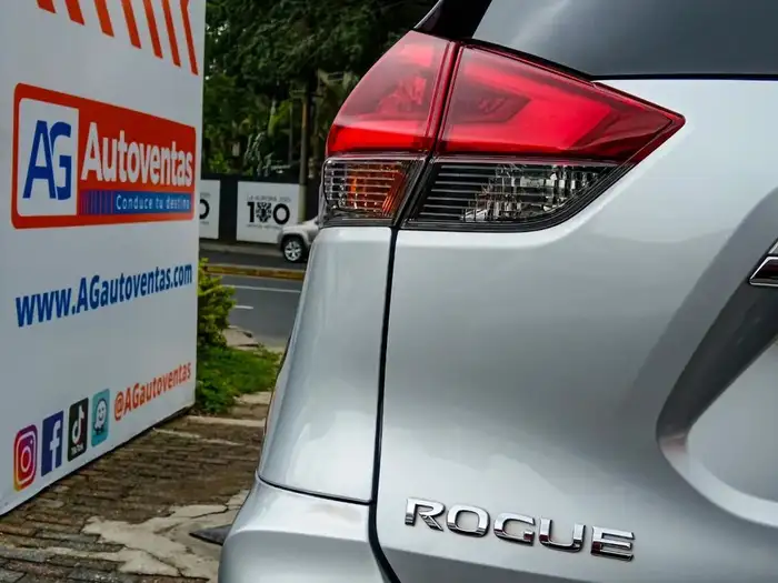 2018 Nissan ROGUE S — 11