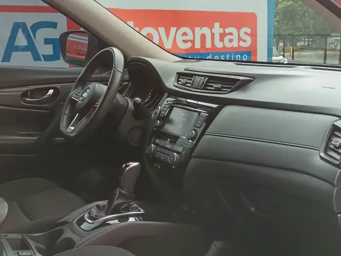 2018 Nissan ROGUE S — 10