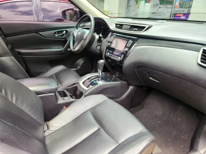 2015 Nissan ROGUE SL AWD — 9