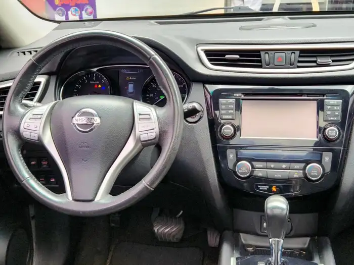 2015 Nissan ROGUE SL AWD — 10