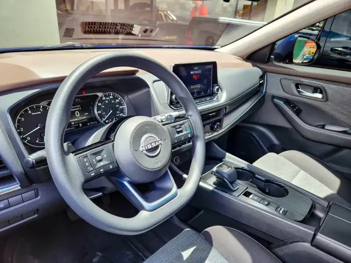 2023 Nissan ROGUE SV — 7
