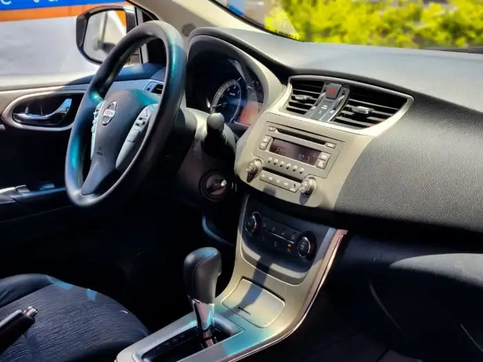 2014 Nissan Sentra — 9