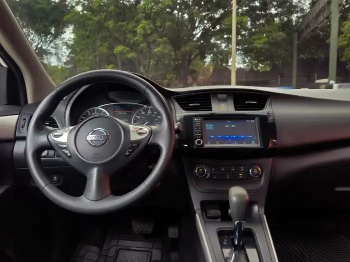 2019 Nissan SENTRA S — 10