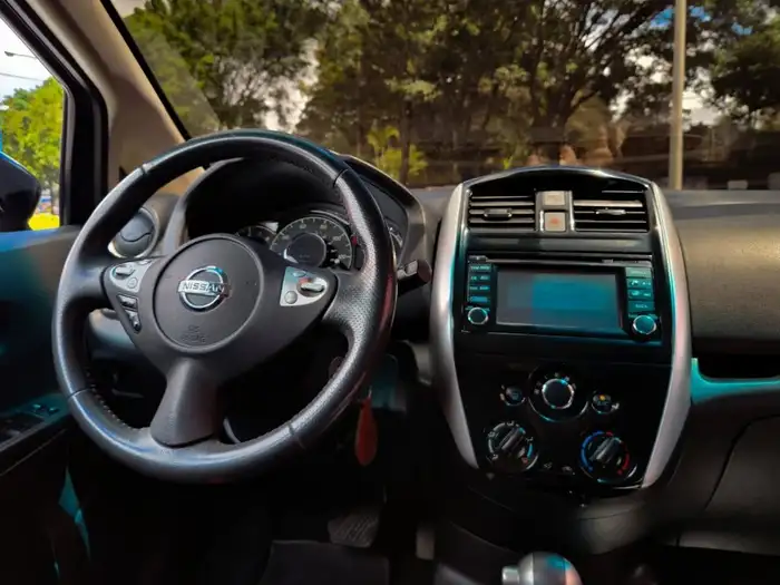 2017 Nissan VERSA NOTE SR — 10