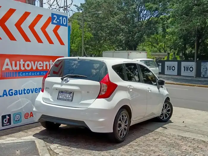 2017 Nissan VERSA NOTE SV — 4