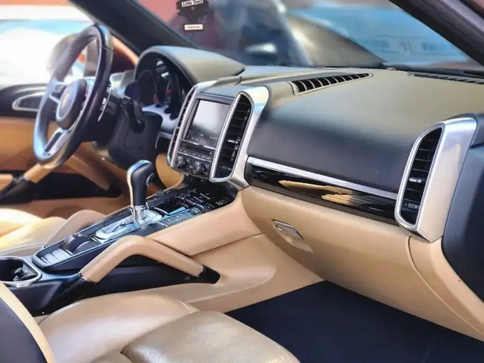 2016 Porsche CAYENNE DE AGENCIA — 9