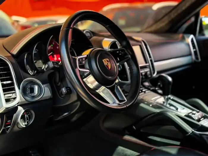 2016 Porsche CAYENNE GTS DE AGENCIA — 7