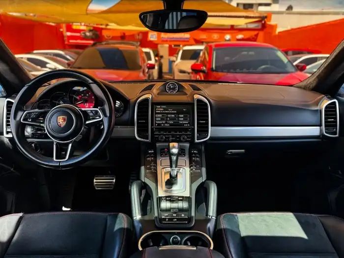 2016 Porsche CAYENNE GTS DE AGENCIA — 8
